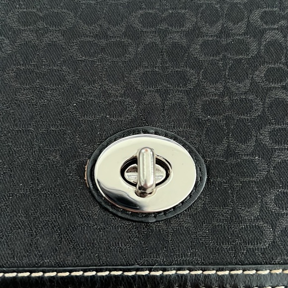 Coach clutch wristlet - Picture 4 of 5